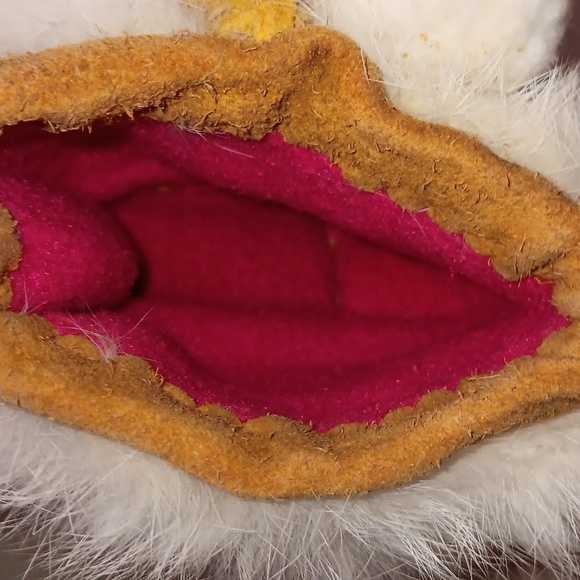 Baby handmade Indigenous Mukluks - Picture 7 of 8